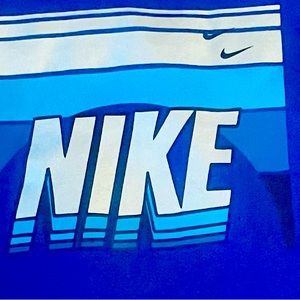 Nike hoodie, size youth large. Excellent used condition.